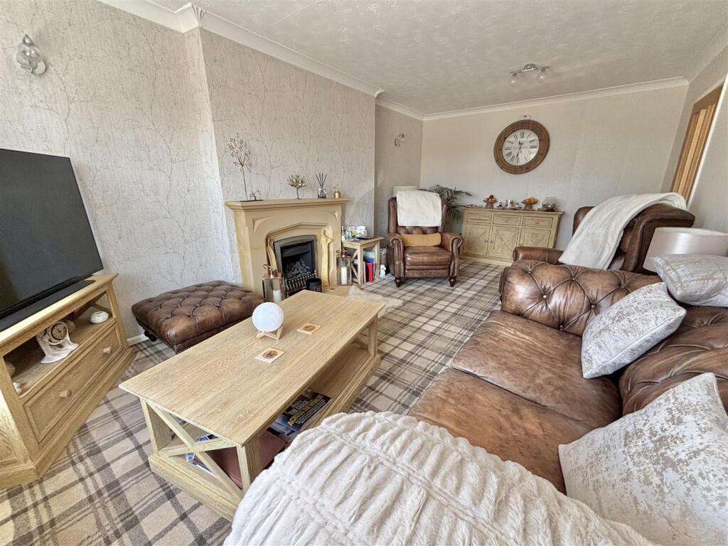 Yarrells Close, Upton, Poole photo 4