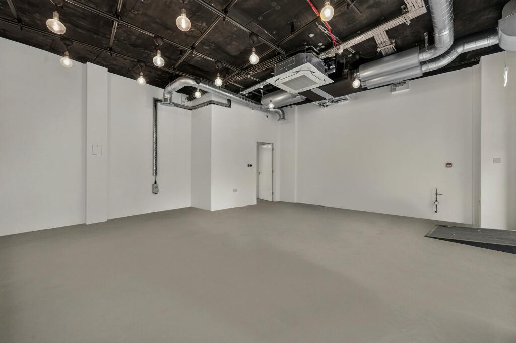 hall 9.jpg
