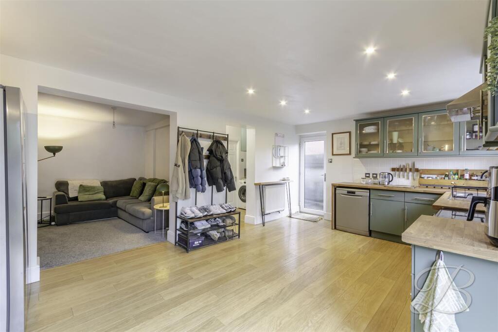 House in Bassetlaw, Tuxford - More