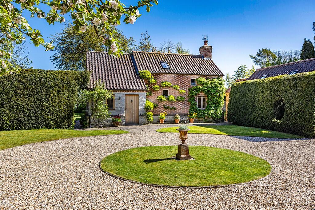 Main image of property: The Summer House, School Lane, Colston Bassett, Nottinghamshire NG12 3FD