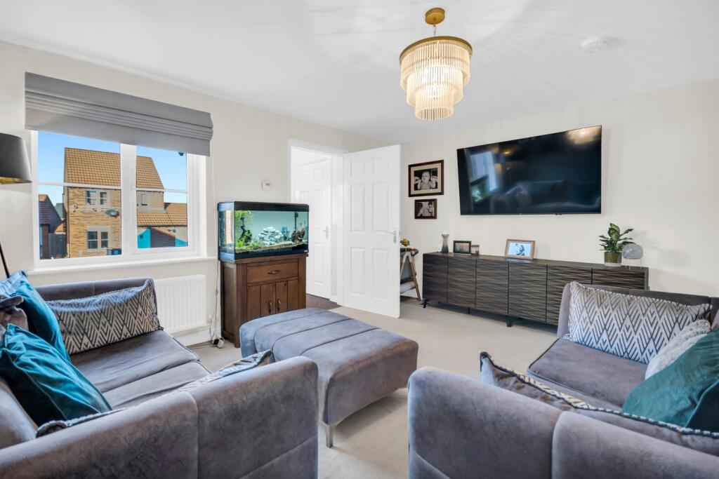House in Rotherham, Dalton - More