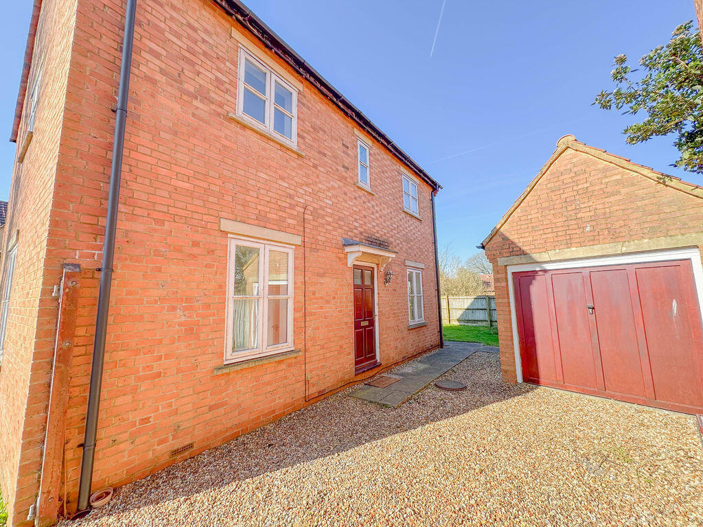 3-bed detached on Nightingale Grove, Shepton Mallet, £310,000