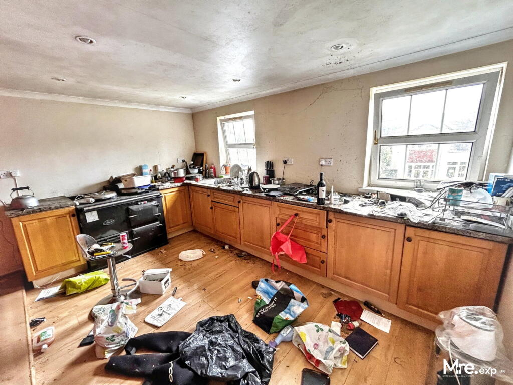 House in Pontardawe, Neath Port Talbot - View 5