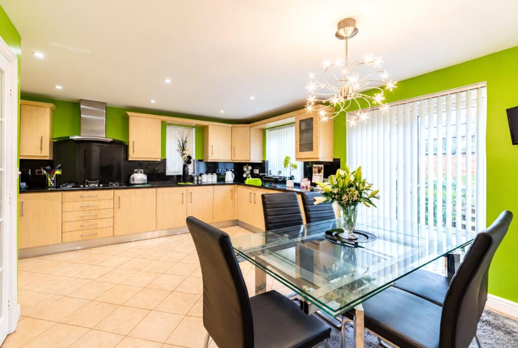 Ely Grove, Newbury, Berkshire, RG14 photo 2