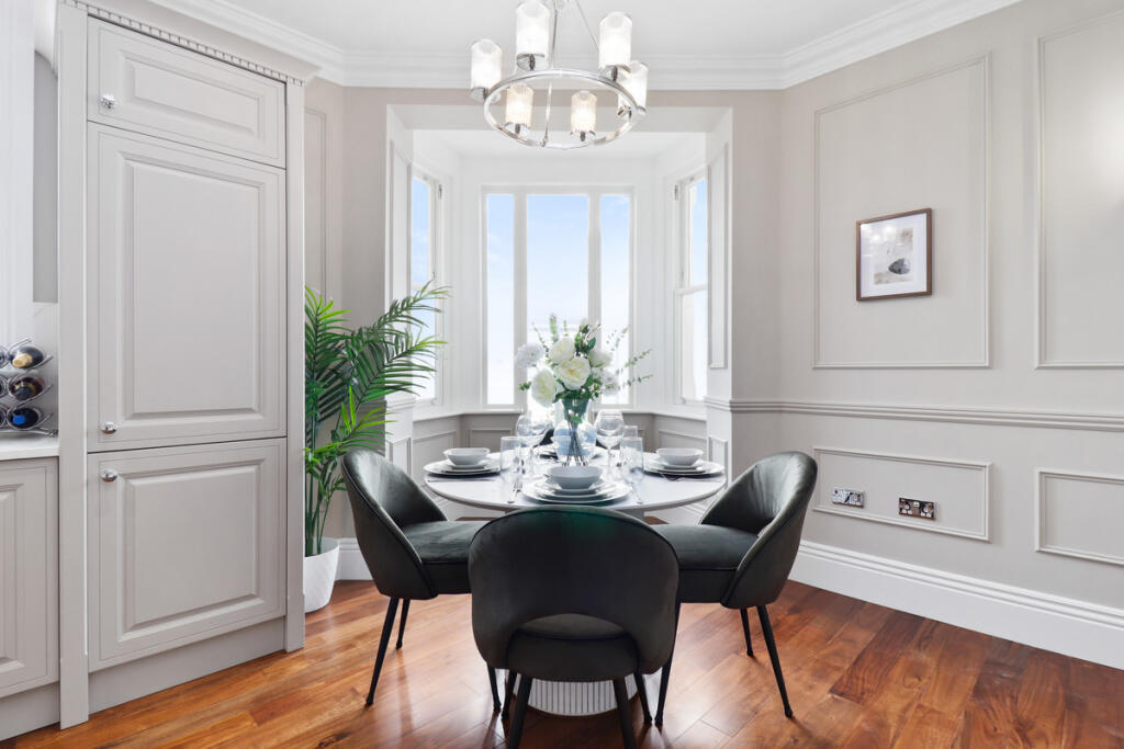 Apartment in Southend-on-Sea - View 4