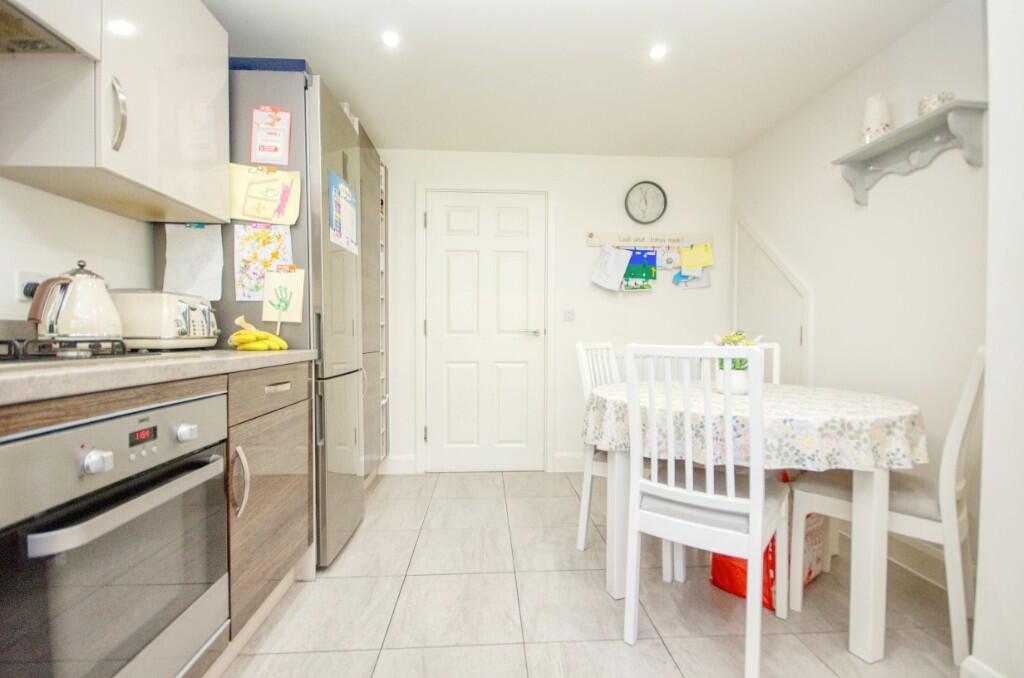 Kingsclere Avenue, Southampton, Hampshire, SO19 photo 4