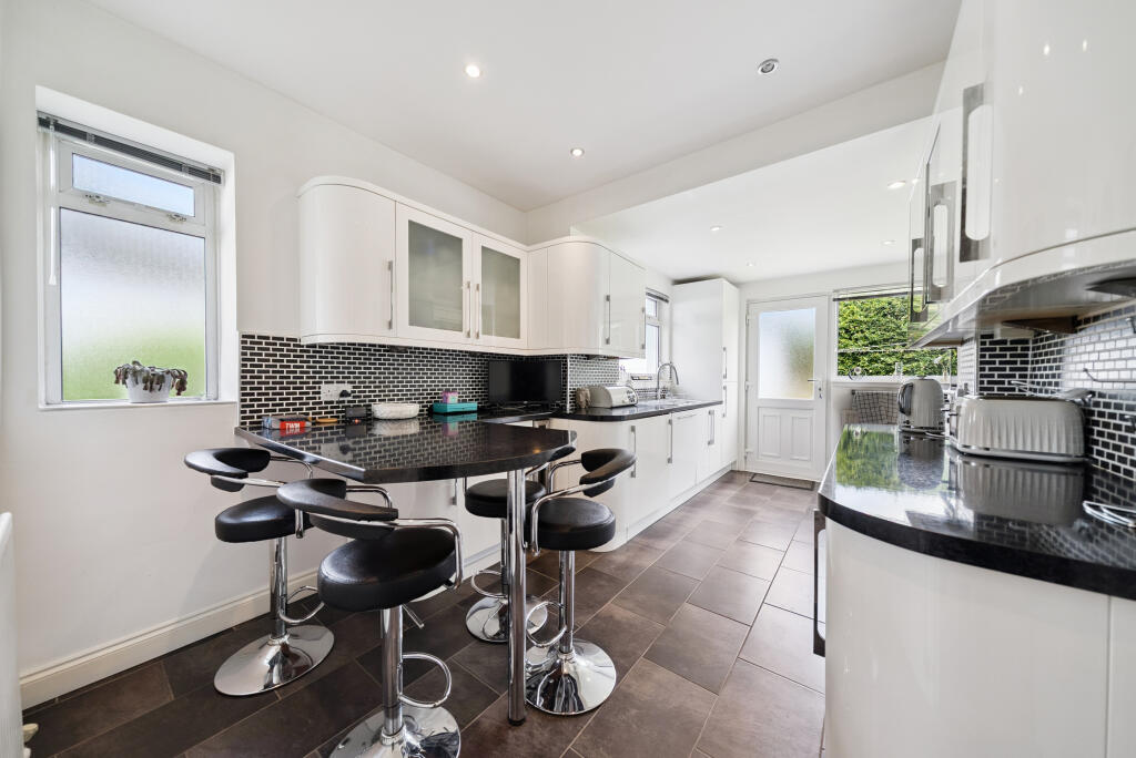 Mansefield Crescent, Clarkston, Glasgow, G76 photo 3