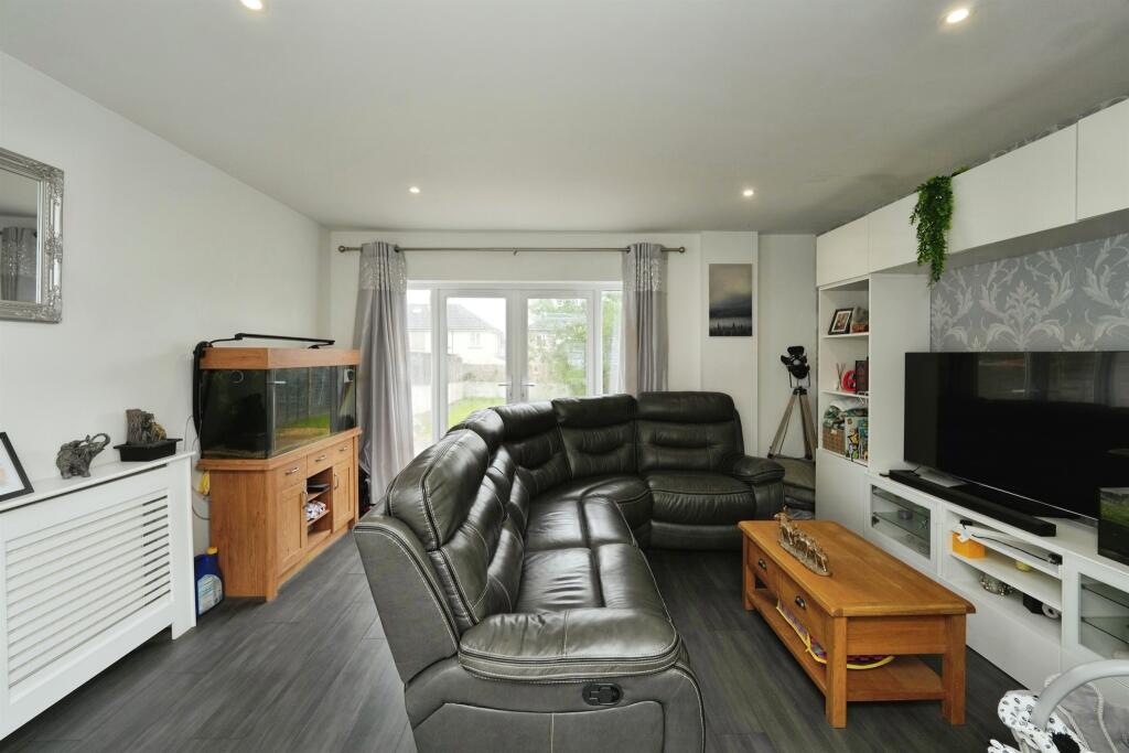 House in Newport - More