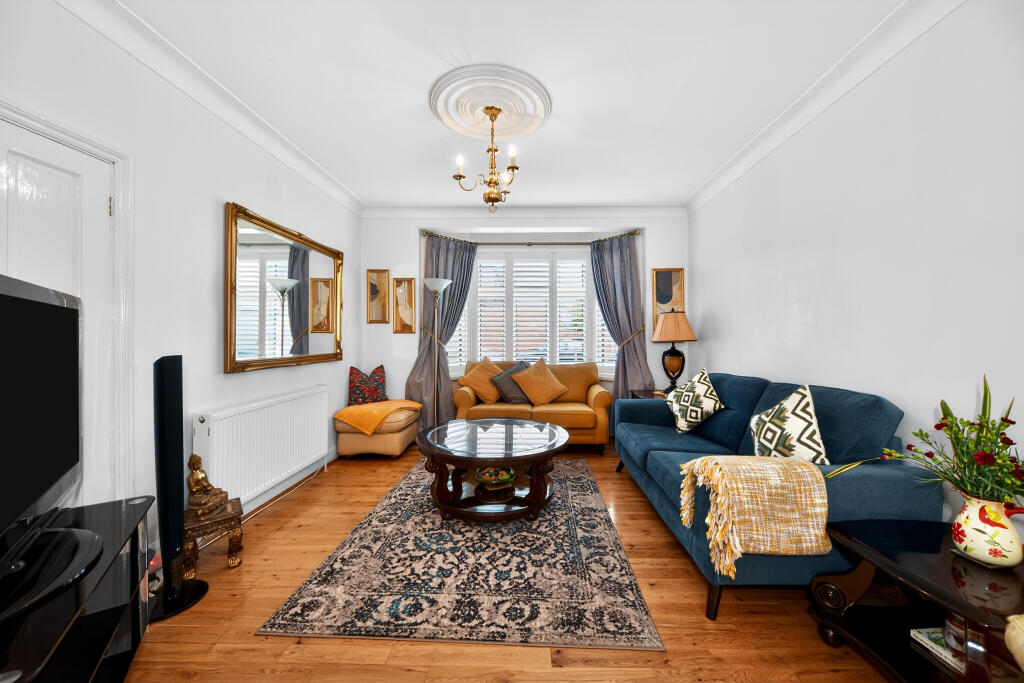 Overton Drive, Chadwell Heath, RM6 photo 4