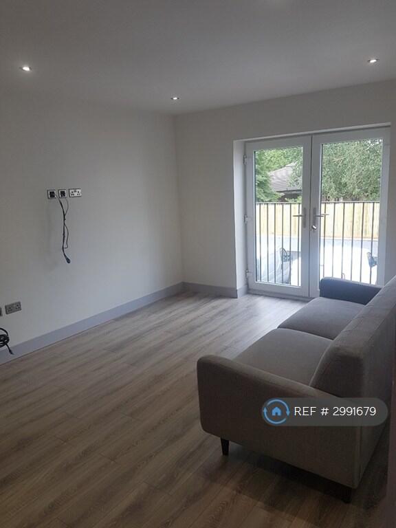 Apartment in Leeds - View 3