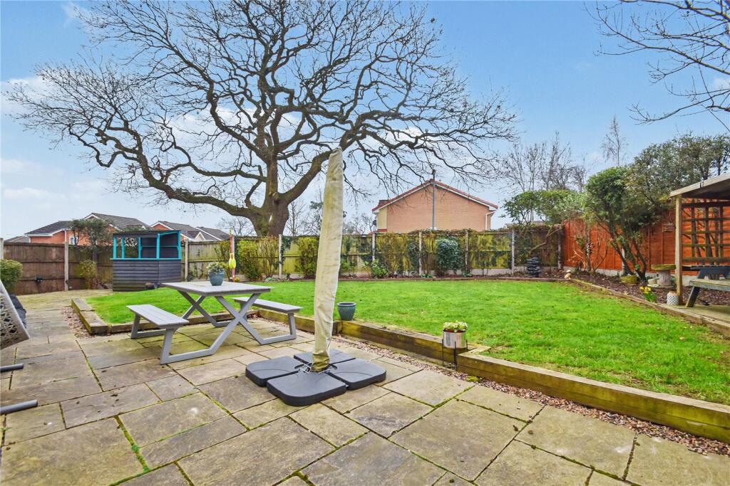 Falcon Close, Droitwich Spa, Worcestershire, WR9 photo 3