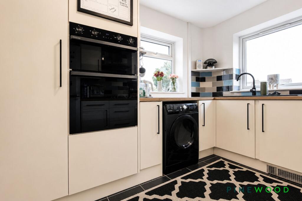 House in Chesterfield, Derbyshire - View 5