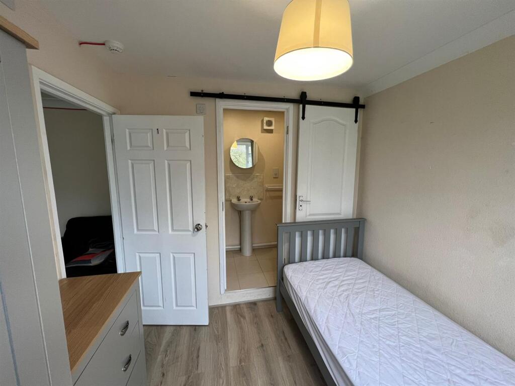 Main image of property: Room 1, 122 Carmelite Way