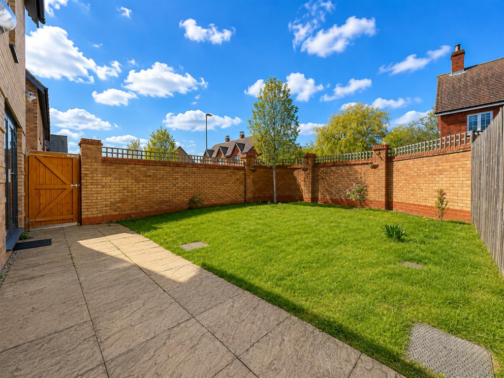 House in Milton Keynes, Whitehouse - View 3