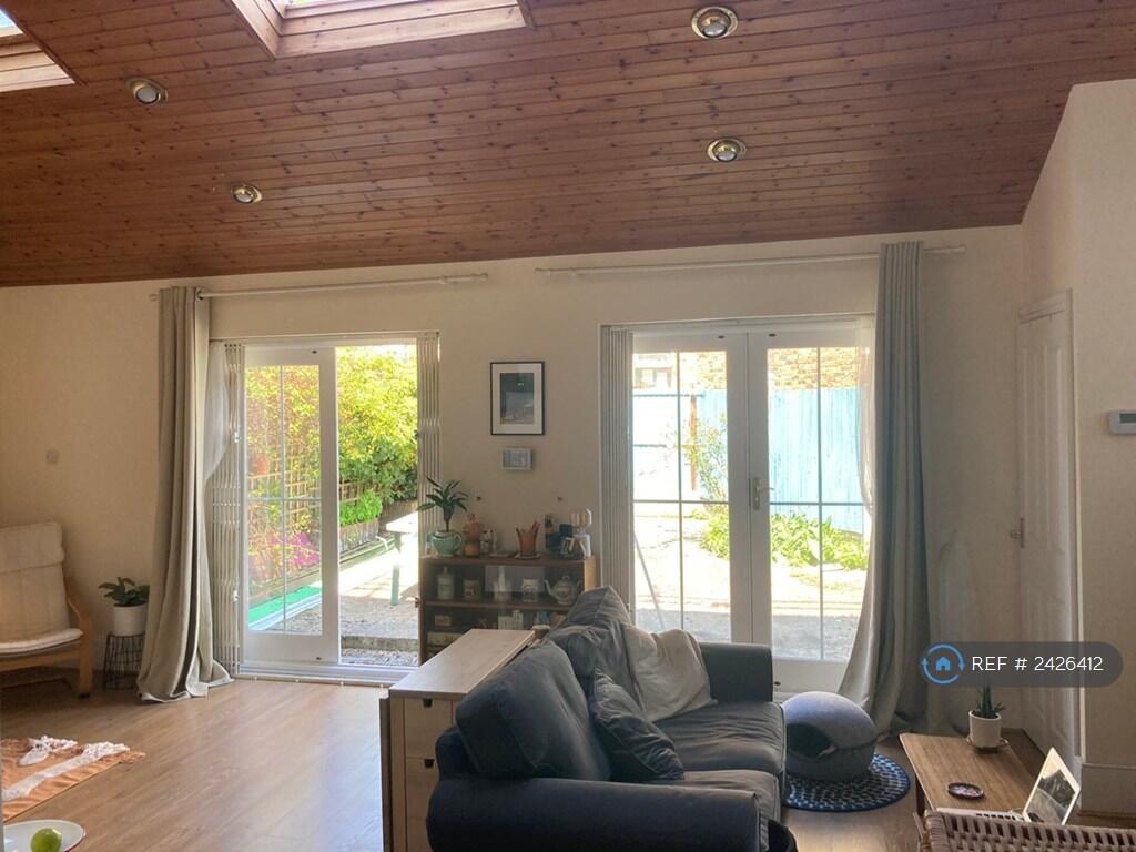 Main image of property: Gloucester Drive, London, N4