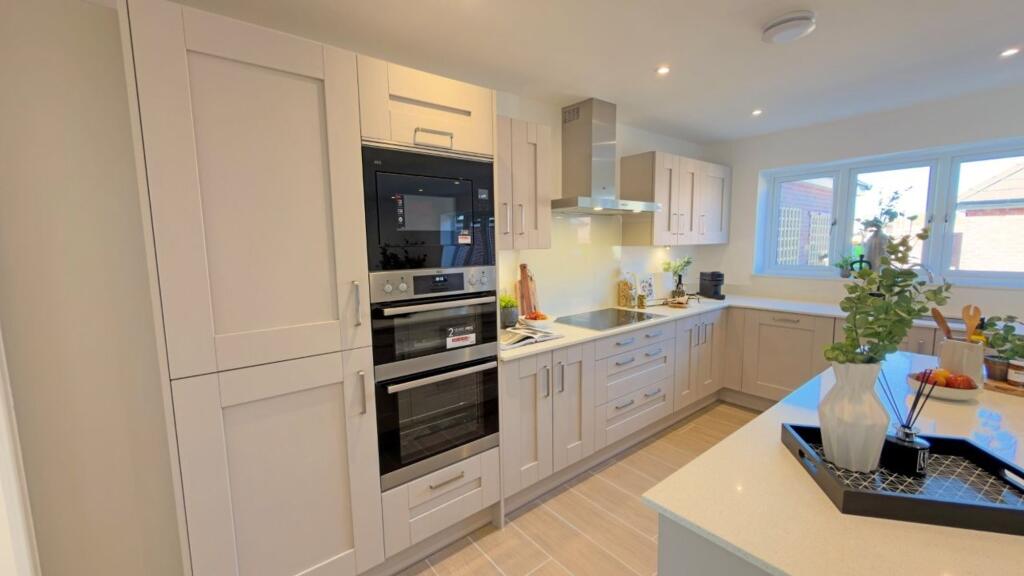 House in Worcester - View 2