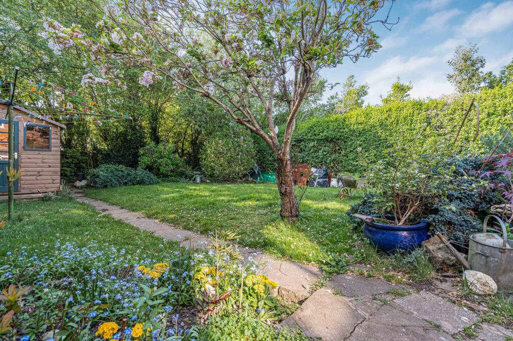 House in Mole Valley, Leatherhead - View 2