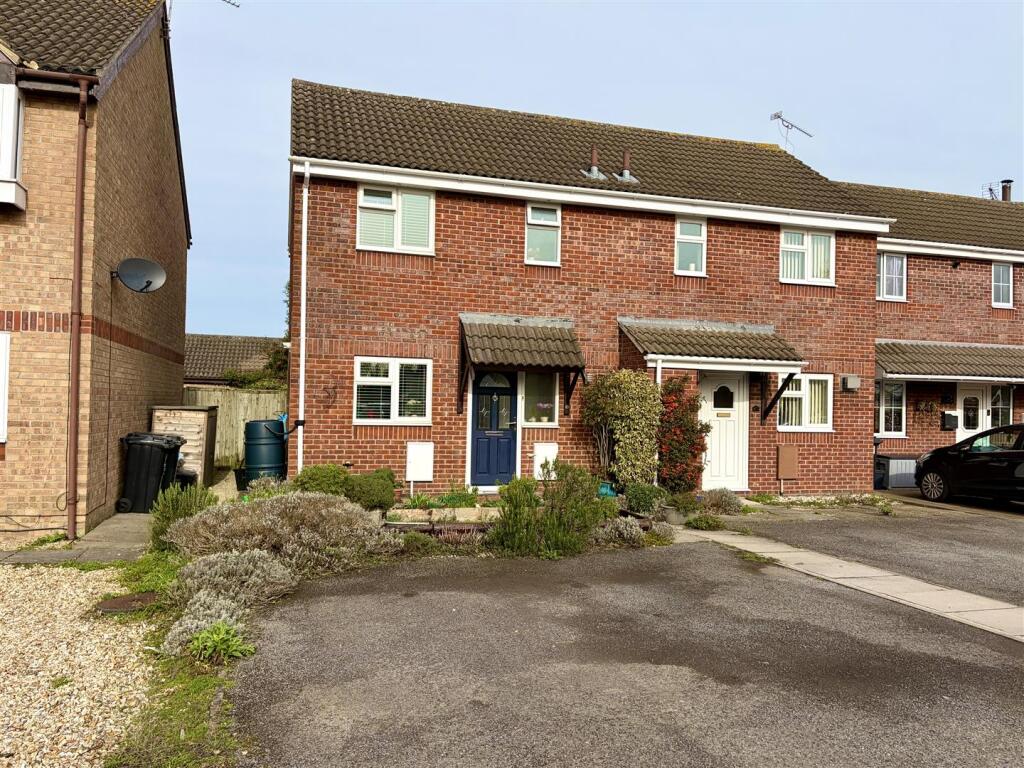 Main image of property: Wagtail Close, Swindon