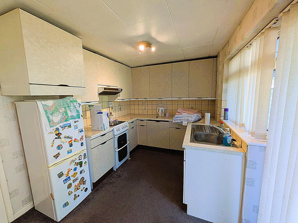 120 Rydal Avenue, Chadderton, Oldham, OL9 0QX photo 4