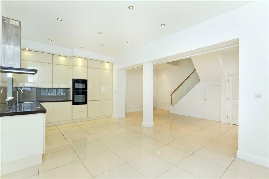 House in London - View 5