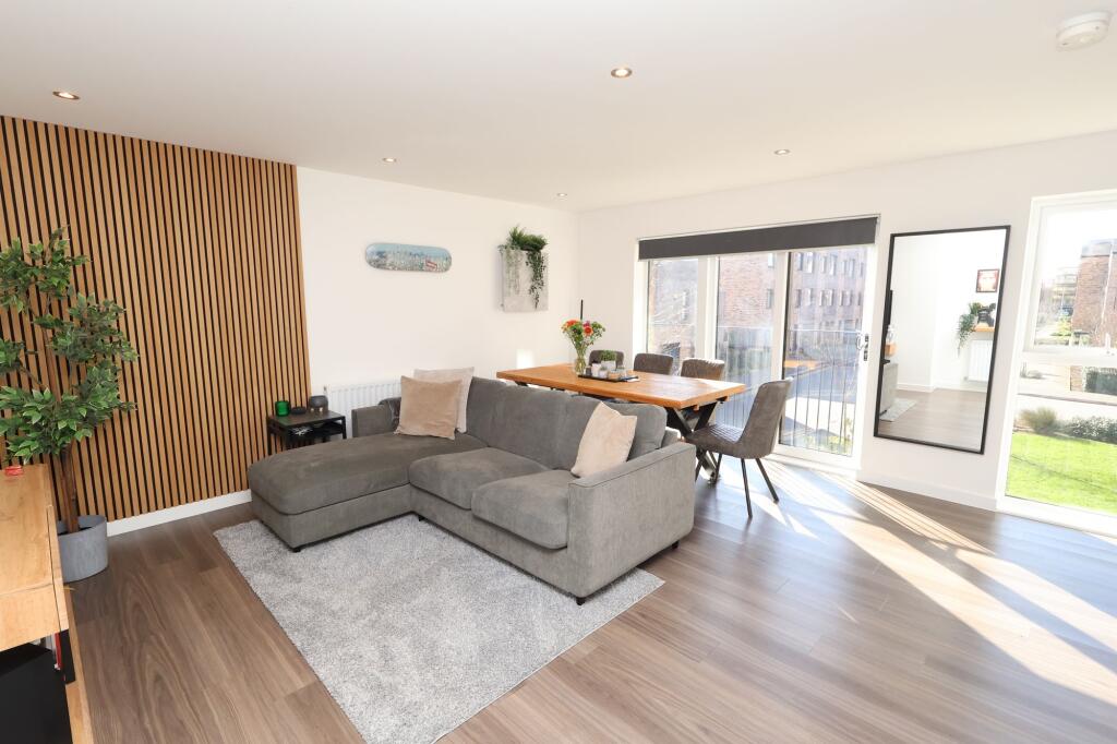 Enriqueta Rylands Close, Stretford, M32 - View 4