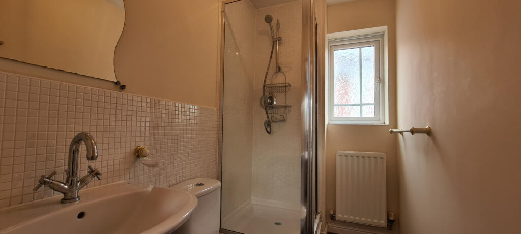 3 bedroom semi-detached house for rent