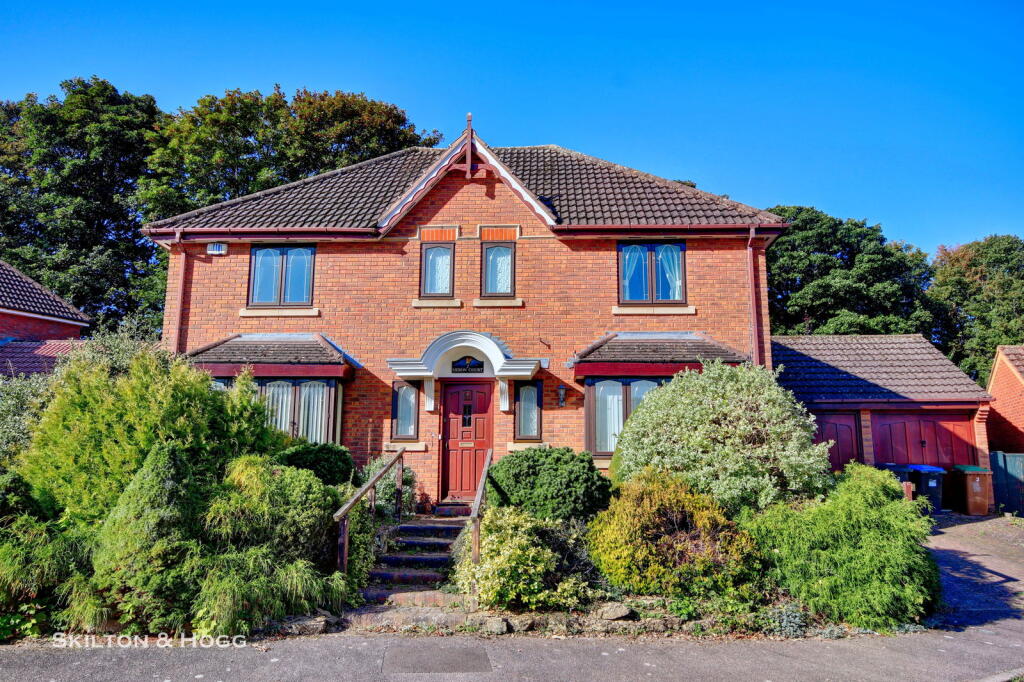 Main image of property: Heron Court, Daventry, NN11 0XT