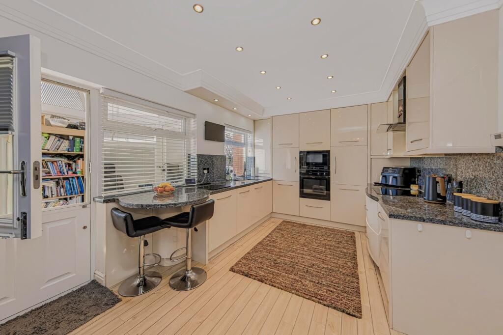 House in Stoke-on-Trent - View 4