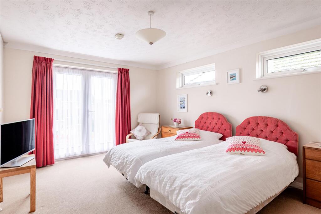 House in Redhill - View 4