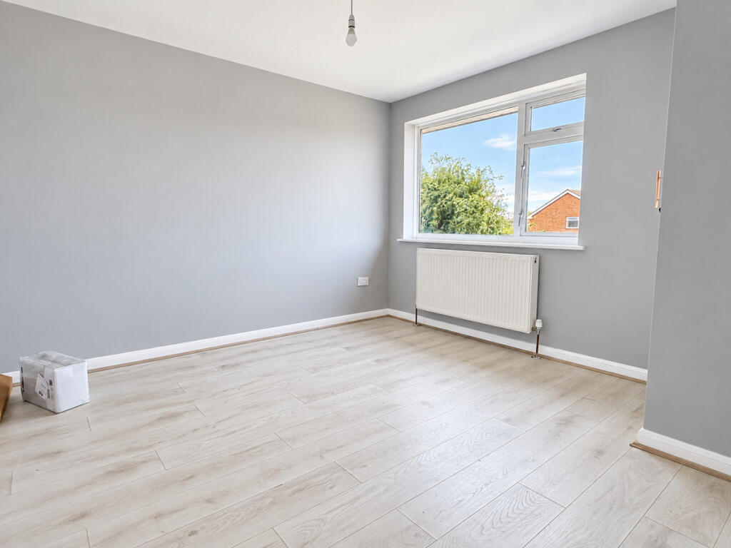 House in London, Collier Row - More