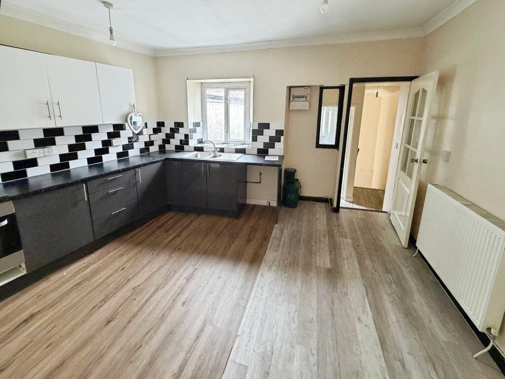 Apartment in Swansea, Morriston - View 3