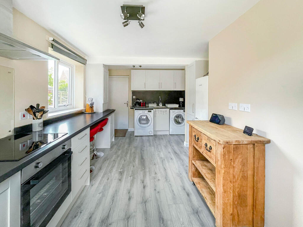 House in Huddersfield, Lepton, Kirkburton - More