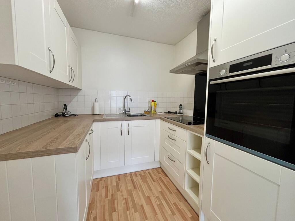 Apartment in London, Widmore Green, Widmore - View 4
