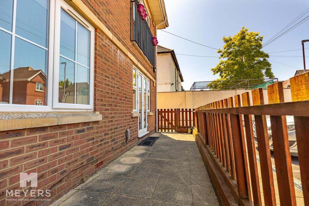 Apartment in Christchurch, Southbourne, Bournemouth - More