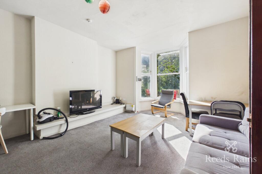 College Grove Road, Wakefield, West Yorkshire, WF1 photo 3