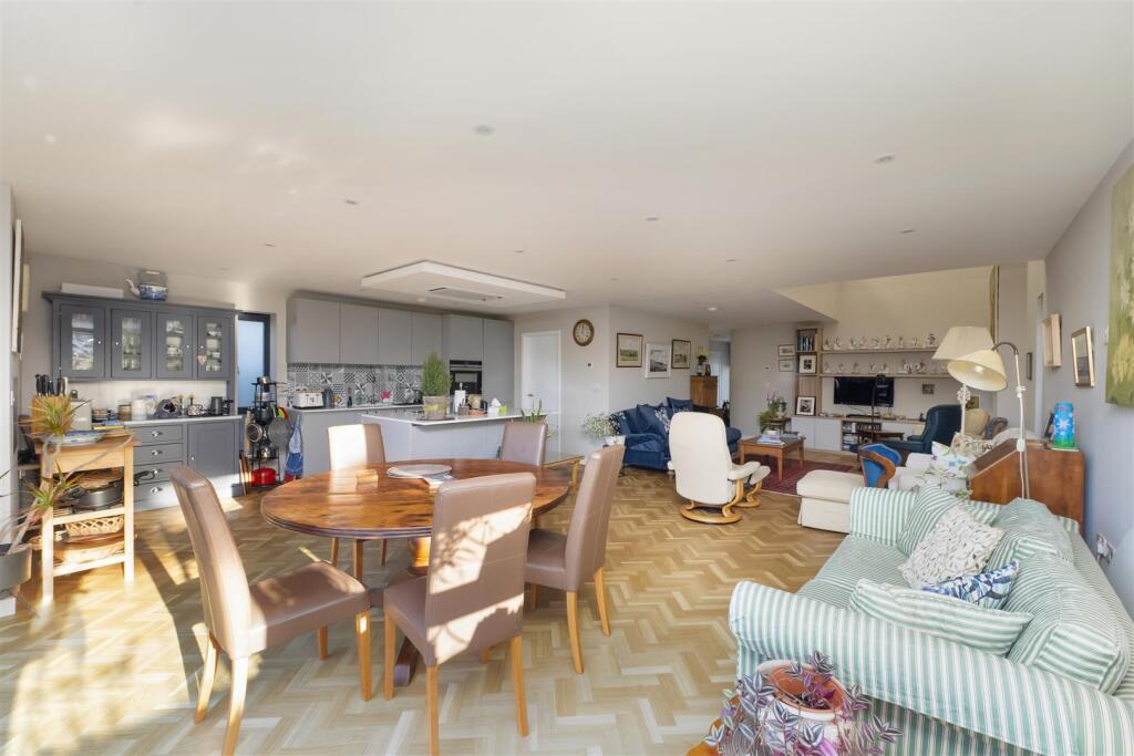 Baddlesmere Road, Tankerton, Whitstable photo 4