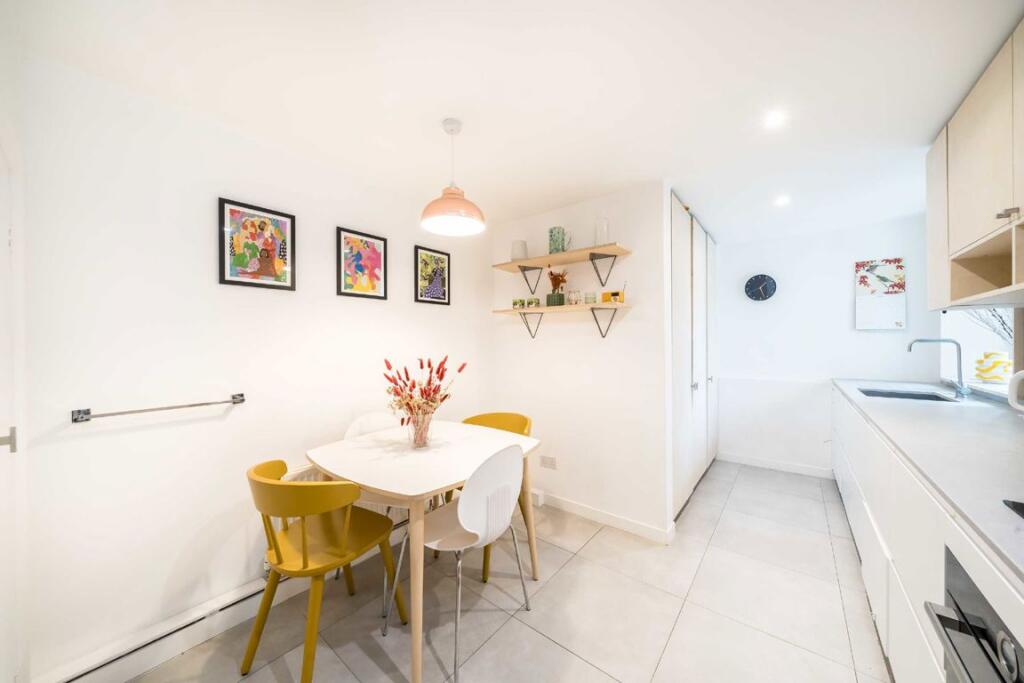 Apartment in London - View 5