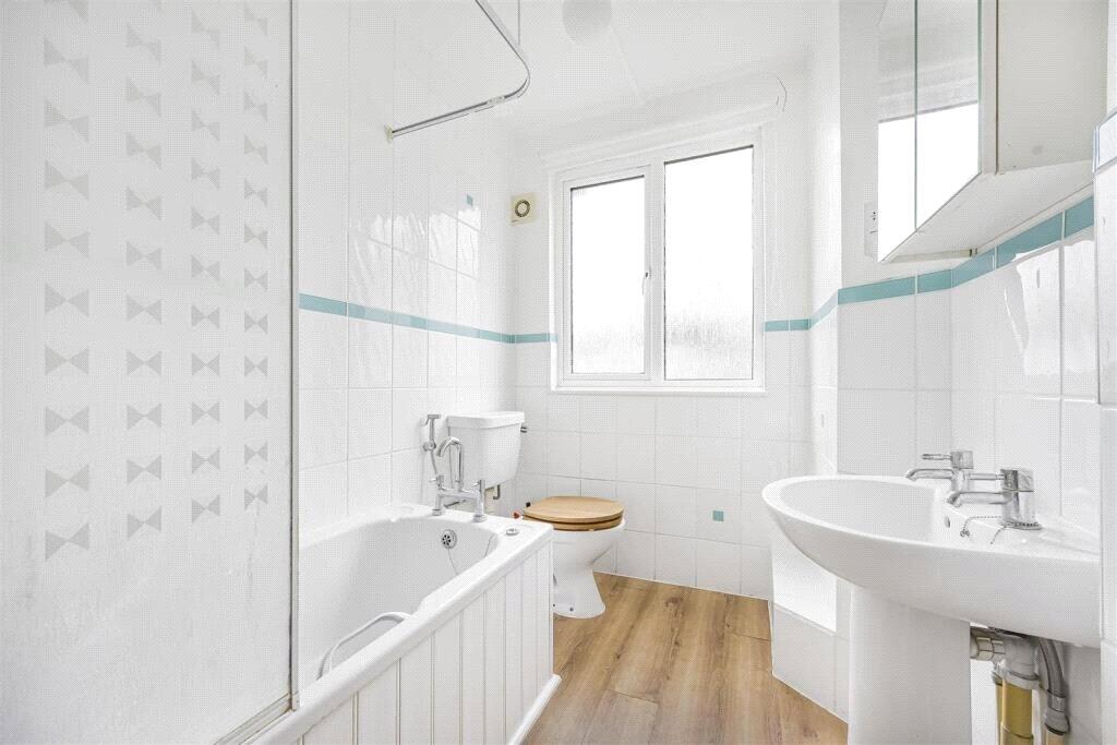 Apartment in Reading - View 5