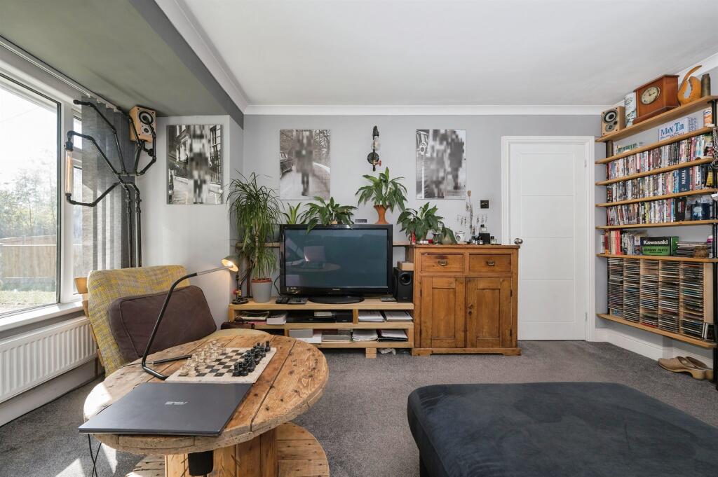 House in Eastleigh, Fair Oak and Horton Heath - View 3