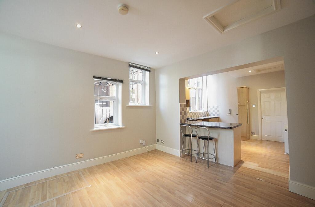 Apartment in Oldham, Greater Manchester - View 5