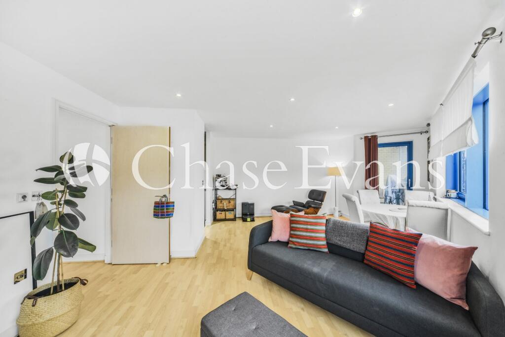 2-bed flat on Westgate Apartments, 14 Western Gateway, Royal Docks, London, E16, £375,000