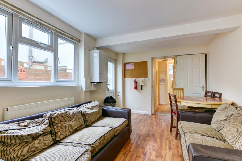 House in Brighton, Queen's Park - More