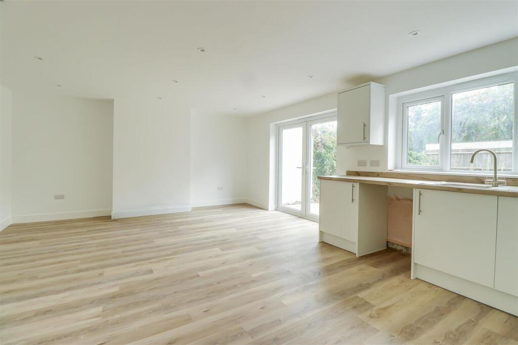 House in Southend-on-Sea - More