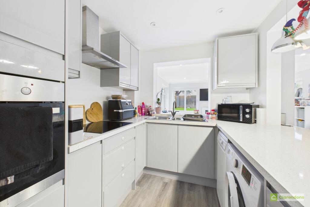 Peyton Close, Eastbourne - View 5