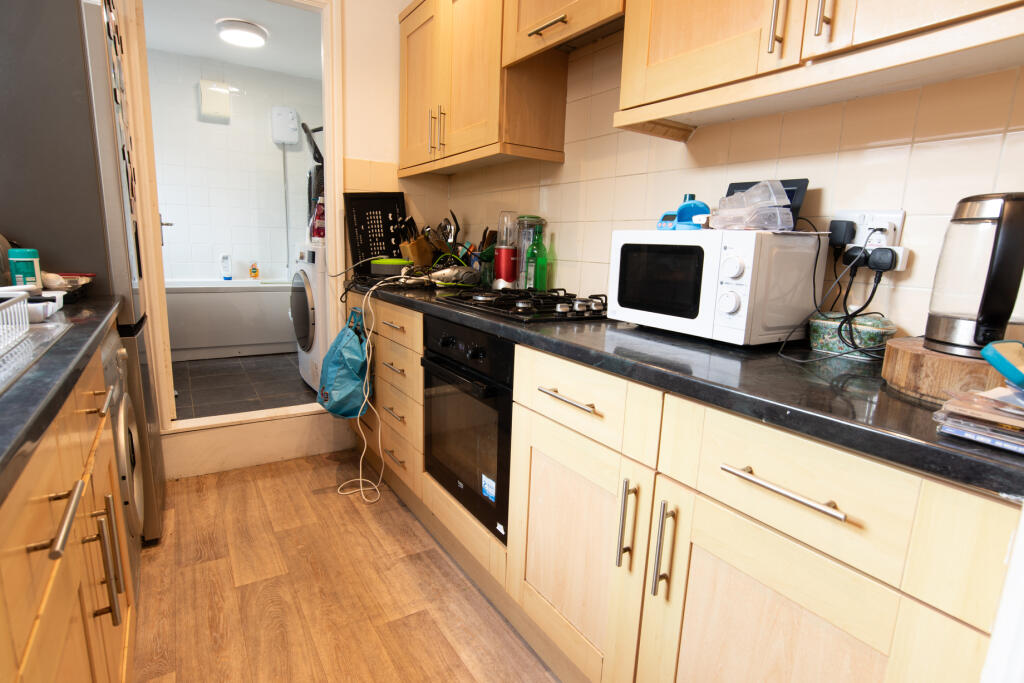 House in Bolsover, Shirebrook - More