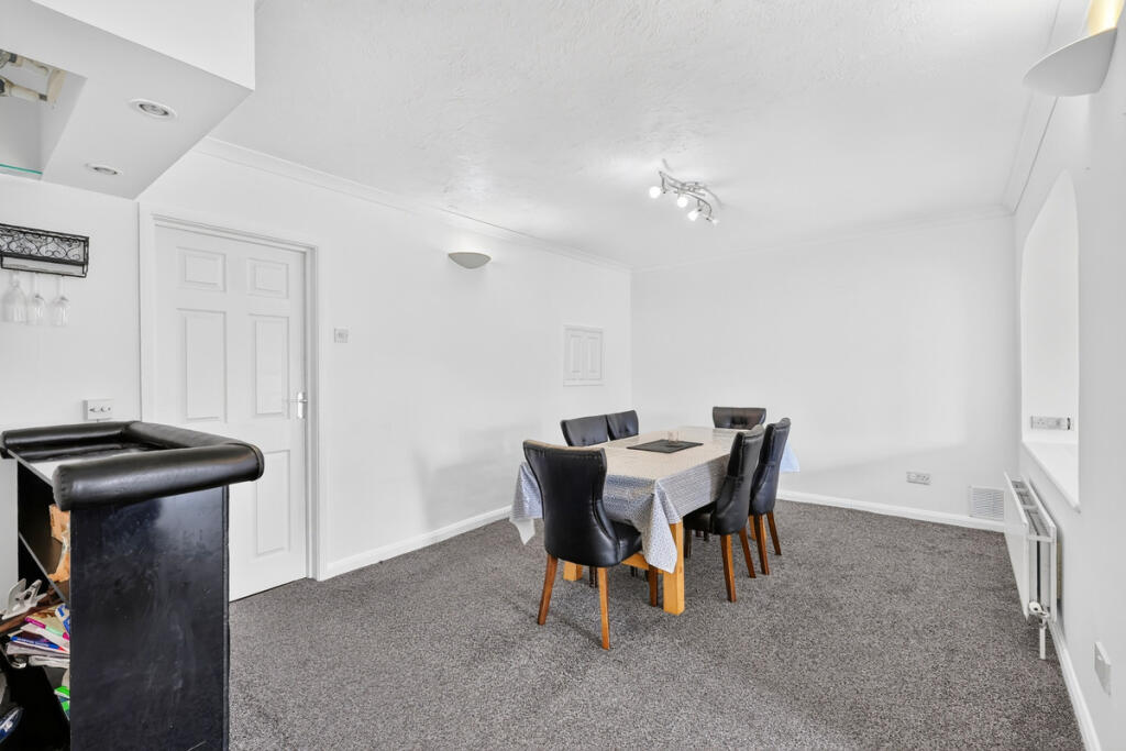 House in Castle Point, Benfleet - More
