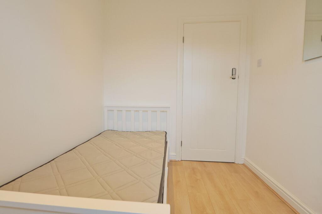 3 bedroom semi-detached house for rent