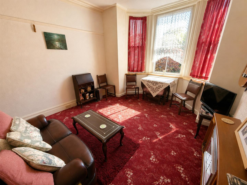House in Heswall, Liverpool City Region - View 5