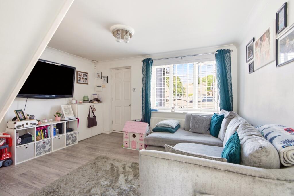 House in Houghton Regis, Woodside Estate - View 5