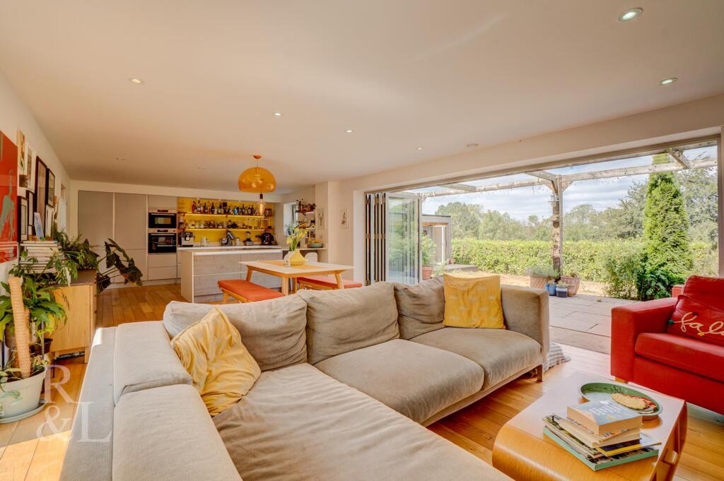 House in Rushcliffe, Tollerton - More